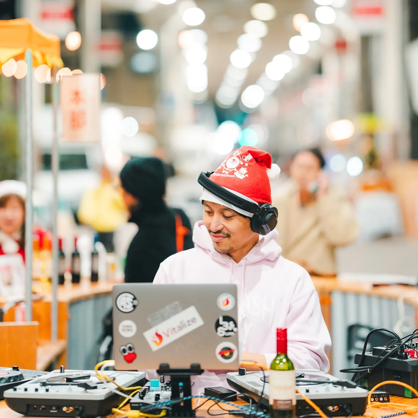 100イベントで使用されている音響機材とDJブース